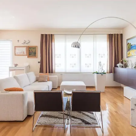 Flores Dalmatiae Appartement *