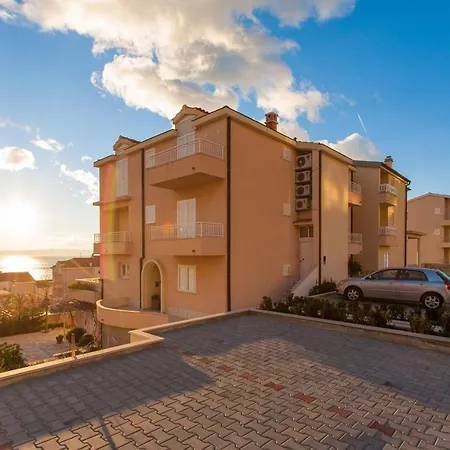 Flores Dalmatiae Appartement *